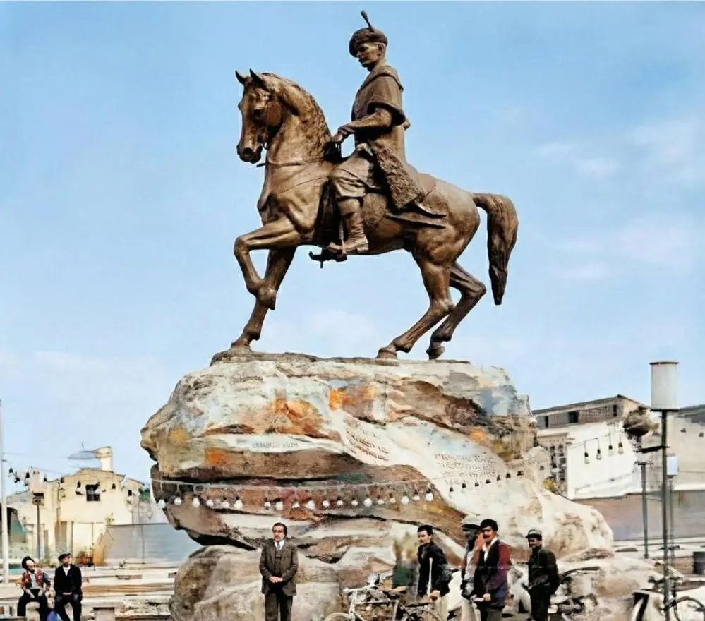 مجسمه شاه عباس