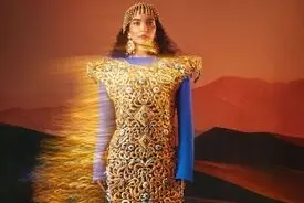 رونمایی از گران‌ترین لباس جهان در امارات | عکس