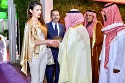 جنجال  لباس خانم سفیر در مراسم افطار