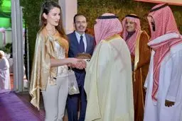 جنجال  لباس خانم سفیر در مراسم افطار