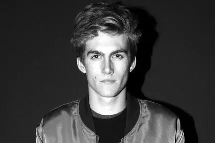 جسد پسر بازیگر مشهور زن سوزانده شد!
