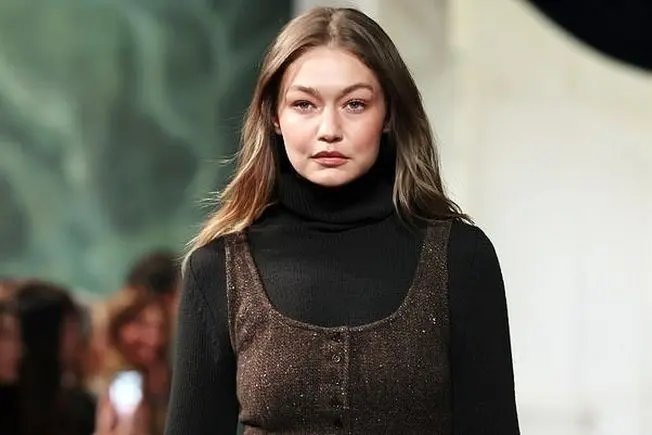 واکنش جیجی حدید به افشای نامش در پرونده اپستین | حالم دارد بهم می‌خورد! 