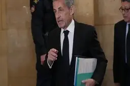 پابند زندان از پای سارکوزی باز شد | فرار از مجازات بخاطر پیر شدن!