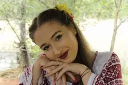 مرگ ناگهانی خواننده ۱۷ ساله بر اثر سکته مغزی لحظاتی پیش از اجرا