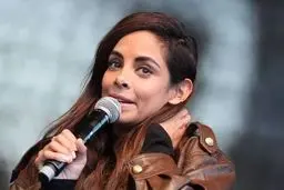 بازیگر زن مشهور، مزاحم آنلاین جنسی‌اش را پیدا کرد: شوهرش! 