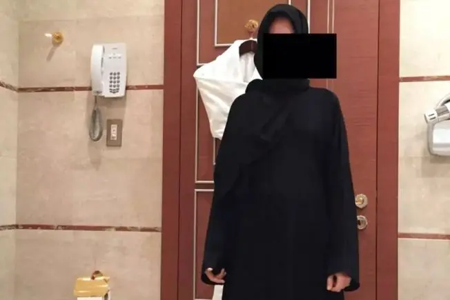 تصویر عزیزه الاحمدی؛ زن دربار پادشاهی عربستان در حمام اپستین 