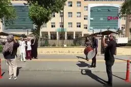 جشن طلاق با ساز و دهل جلوی دادگاه خانواده 