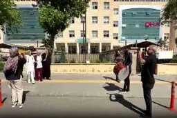 جشن طلاق با ساز و دهل جلوی دادگاه خانواده 