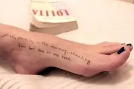 پای زن مرموز در عکس‌های تازه افشاشده اپستین!