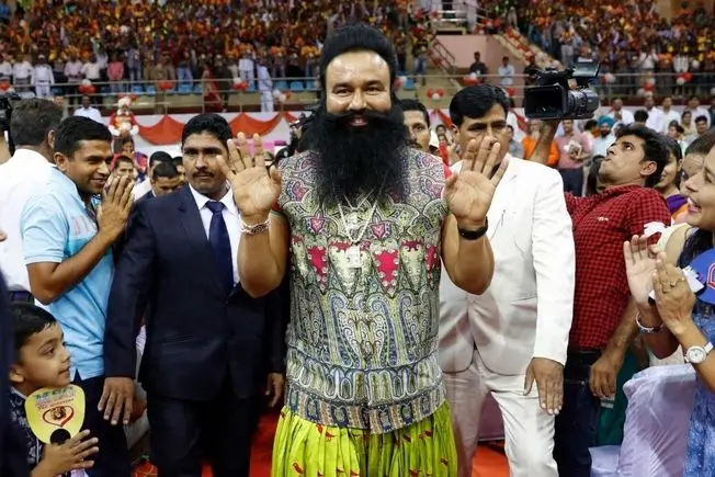 مرشد معنوی متجاوز و قاتل از زندان آزاد شد