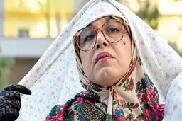 لباس زنانه به تن مردان؛ روشی که انگار خوب می‌خنداند | «خانوم والده» رکورد زد!