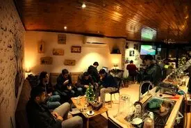 تصویر شیک و عجیب از کافه‌ای در غزه | ظهور کافه‌ها و رستوران‌های مدرن و لوکس