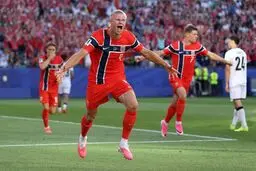 چگونه می‌توان ارلینگ هالند گرسنه را سیر کرد؟ |  ۳۰۰ کیلو ماهی، ۸۰ کیلو پنیر