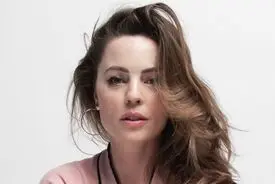 ستاره سینما در ۴۹ سالگی مادر شد!