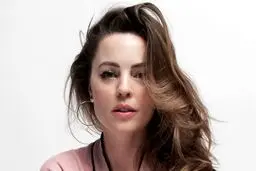 ستاره سینما در ۴۹ سالگی مادر شد!
