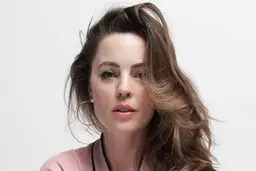 ستاره سینما در ۴۹ سالگی مادر شد!