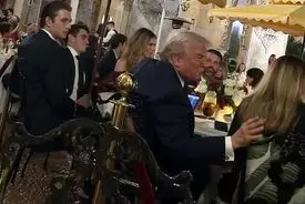 عکس یواشکی سوپرمدل‌ها از بارون ترامپ | ملانیا قاطی کرد!