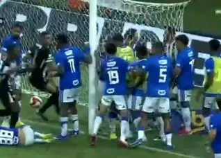 درگیری عجیب در فوتبال برزیل؛ ۲۳ کارت قرمز در یک مسابقه