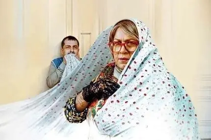 این همه فیلم مبتذل، چرا به «خانم والده» گیر داده‌اند؟ 