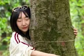 ترند تازه در فضای مجازی | درخت را در آغوش بگیر!