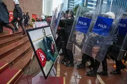 در ترکیه اردوغان، فقط سیاستمداران تهدید نیستند | شتاب موج سرکوب کمدین‌ها، بازیگران و خواننده‌ها