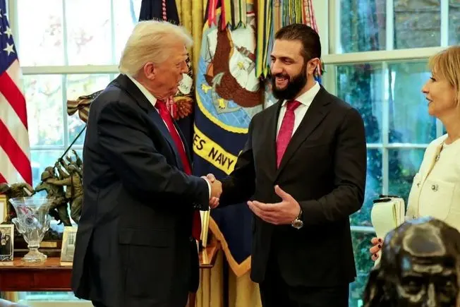 یادداشت خجالت‌آور و هدیه بی‌مزه ترامپ به جولانی فاش شد