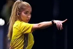 کارت قرمز به پیشنهادات بی‌شرمانه | چالش‌های زیباترین داور فوتبال جهان | مانوئلا نیکولوسی کیست؟