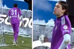 دروازه‌بان سردش شد، وسط بازی چای خورد 