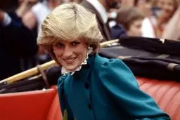 مراسم جن‌گیری برای دور کردن روح پرنسس دایانا!