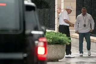 عکس لو رفته از ترخیص ترامپ از بیمارستان | شواهد غیرمعمول از غیبت یک دیوانه