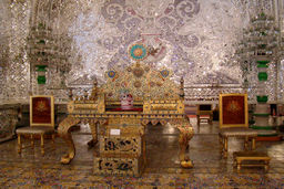 همه‌چیز درباره جواهرات ملی ایران؛ از دریای نور و تاج کیانی تا تخت طاووس و سپر آراسته نادرشاه