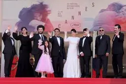 سعید روستایی و عوامل فیلم روی فرش قرمز کن