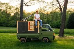 کوچک‌ترین کمپر جهان | دلربایی یک یوتیوبر با خانه متحرک خود