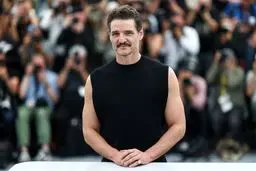 ممنوعیت برهنگی زنان در کن | حالا مردان خود را به نمایش می‌گذارند!