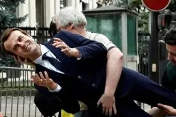 در اعتراض به جنگ روسیه؛ مجسمه مکرون دزدیده شد!