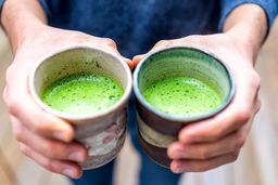 نگرانی از جنون خوردن یک چای سبز رنگ