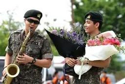 پایان خدمت سربازی ستاره‌های بی‌تی‌اس | طرفداران منتظر بازگشت