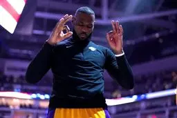 حاشیه‌ تازه | بی‌احترامی لبران جیمز به سرود ملی آمریکا 