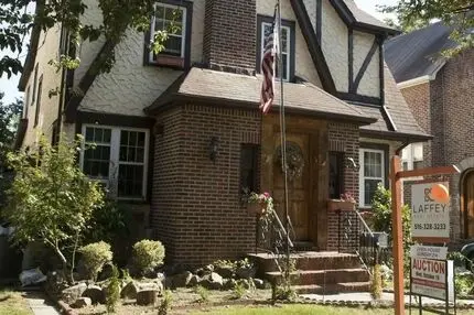 خانه کودکی دونالد ترامپ بالاخره مشتری پیدا کرد | عکس