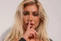زن ستاره تلویزیونی سر شوهرش را از تنش جدا کرد