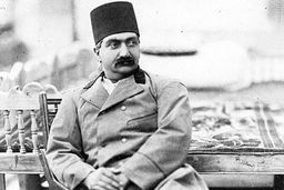 سایه‌ای که بر اصفهان سنگینی کرد: روایت زندگی، ستم و جنون ظل‌السلطان