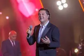 جنجال یک بوسه غیرمنتظره | لغو کنسرت‌های راغب علامه در مصر