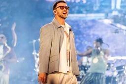 خواننده مشهور به بیماری نادر مبتلا شد | از بیماری او چه می‌دانیم؟