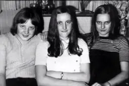 ماجرای جنجالی عکس نوجوانی آنگلا مرکل چیست؟