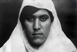 زینب پاشا؛ زن مبارزی که بازار تبریز را بست و صدای استبداد و استعمار را در هم شکست