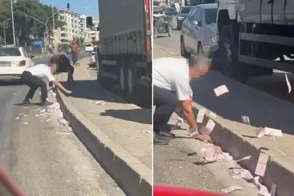 یک ویدئوی عجیب؛ کیسه پول در بزرگراه پاره شد | ببینید