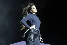 زنی که دل «پاپ» را بُرد | ماجرای علاقه واتیکان به این خواننده زن جنجالی چیست؟