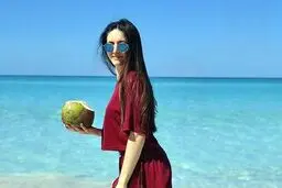 افسر خائن نیروی دریایی کُشته شد؛ این زن جوان متهم است 