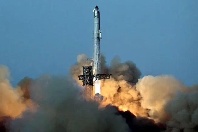 ایلان ماسک روی ماه، شهر می‌سازد