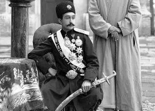 آگهی عجیب در روزنامه کیهان | مجلس چهلم برای پسر مظفرالدین‌شاه! 